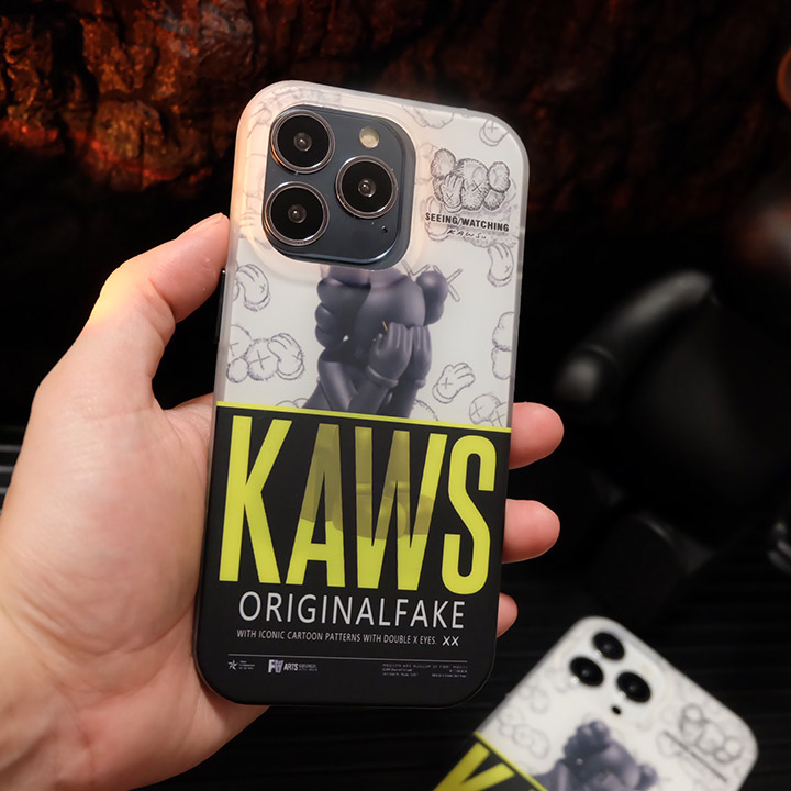 アイフォン13プロ カウズ kaws 携帯ケース 