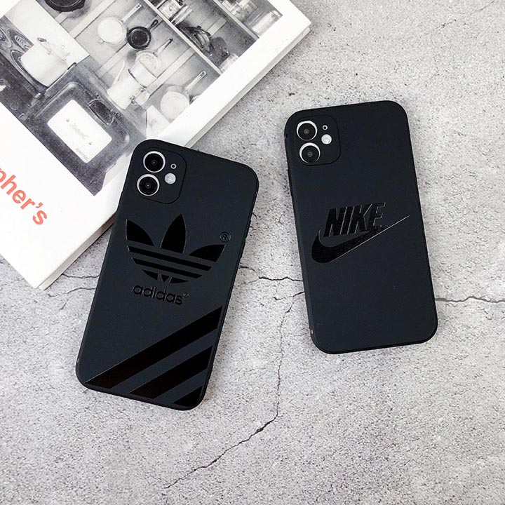 adidas アイフォン 15プラス 携帯ケース 